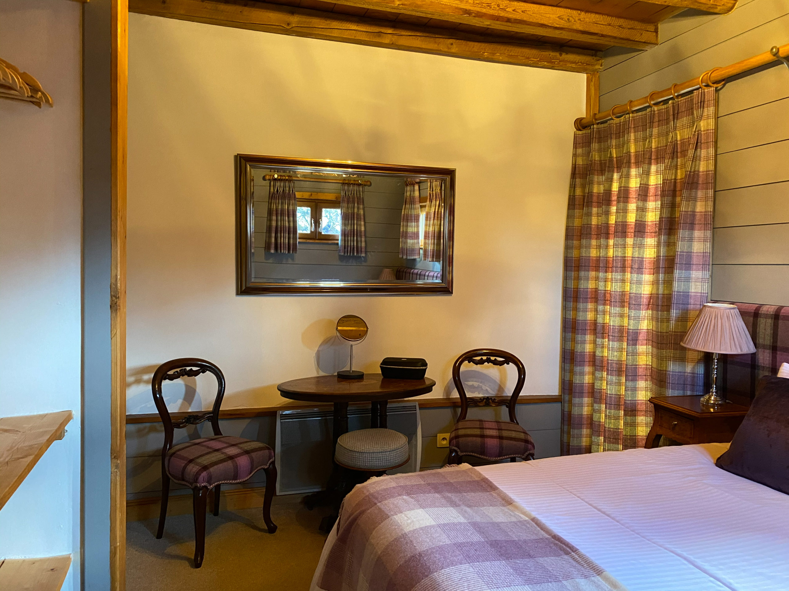 bilberry-master-bedroom-samoens